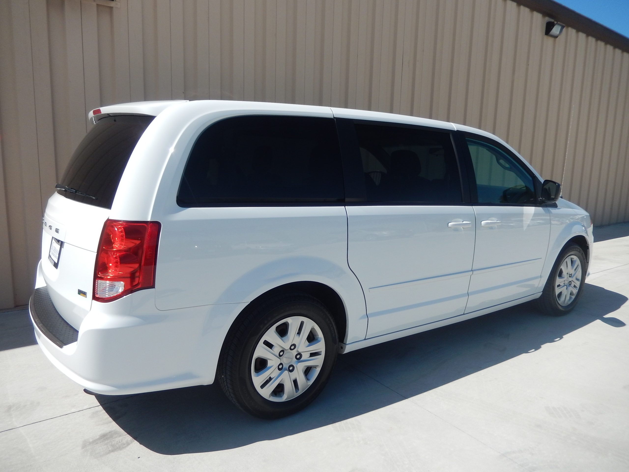 Used 2016 Dodge Grand Caravan SE Minivan for sale in 