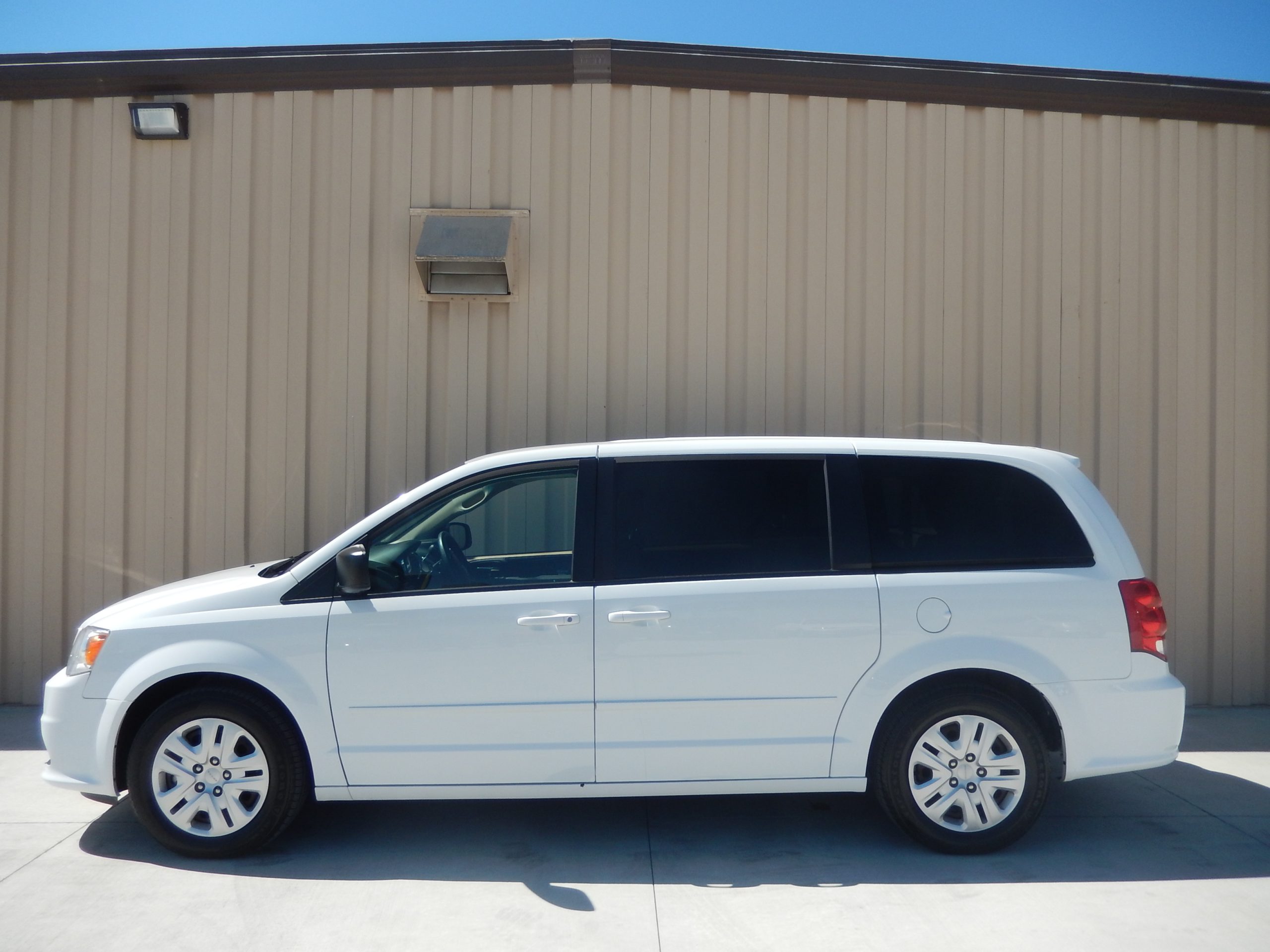 Used 2016 Dodge Grand Caravan SE Minivan for sale in 