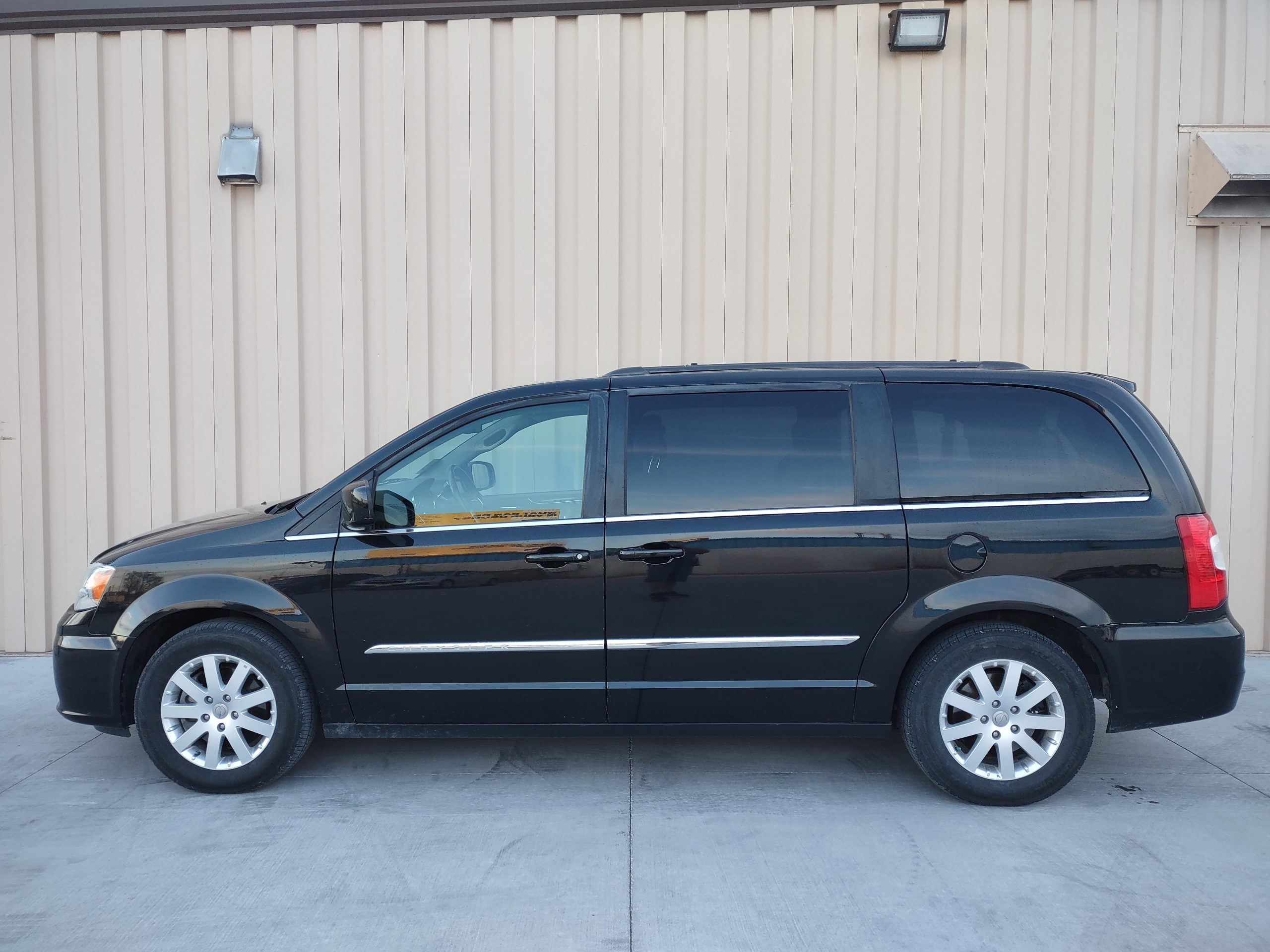 Used 2014 Chrysler Town & Country Touring Minivan for sale in 