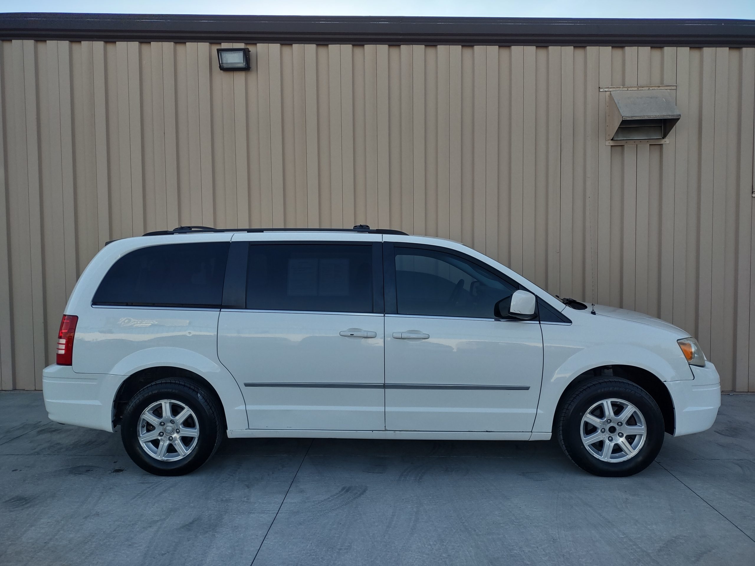 Used 2009 Chrysler Town & Country Touring Van for sale in 