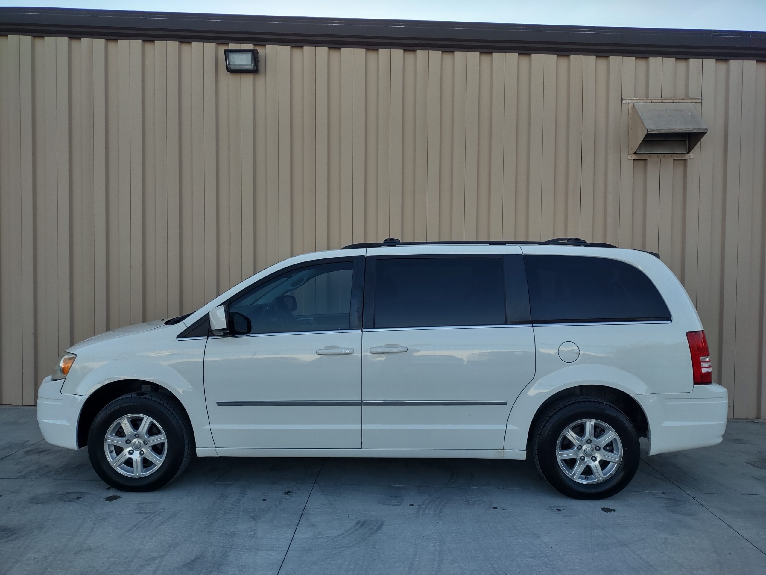 Used 2009 Chrysler Town & Country Touring Van for sale in 
